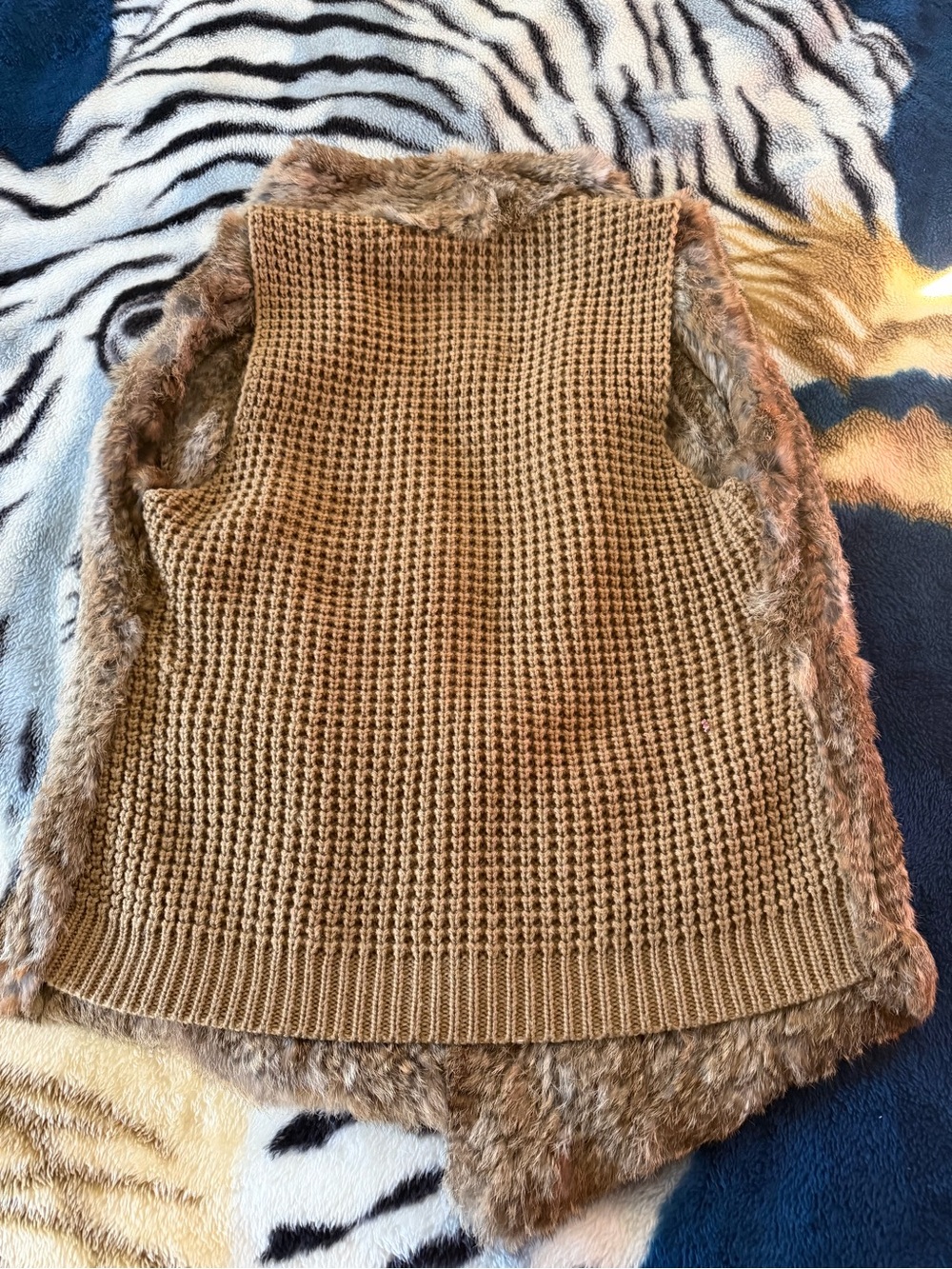 Bagatelle fur sweater vest - Picture 6 of 9